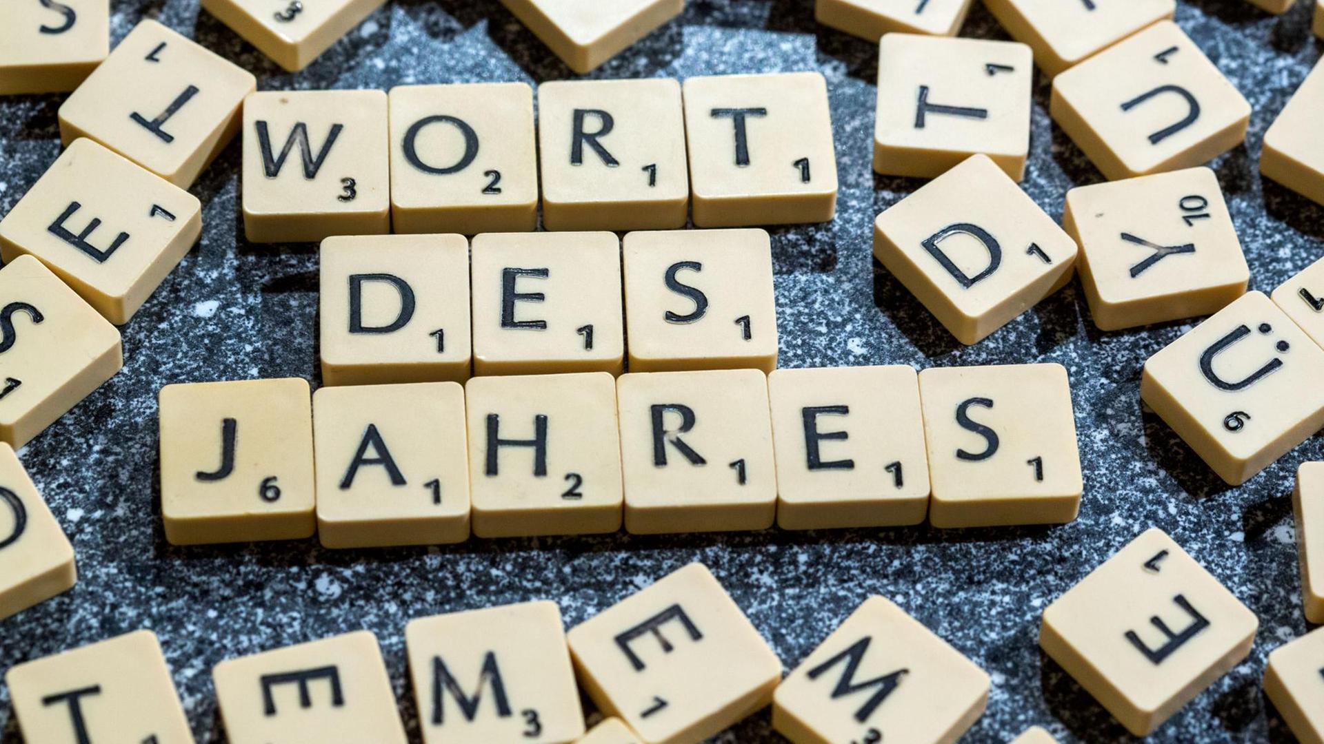 Aus Scrabble-Buchstaben wurde "Das Wort des Jahres" gelegt. Aus Scrabble-Buchstaben wurde "Das Wort des Jahres" gelegt.