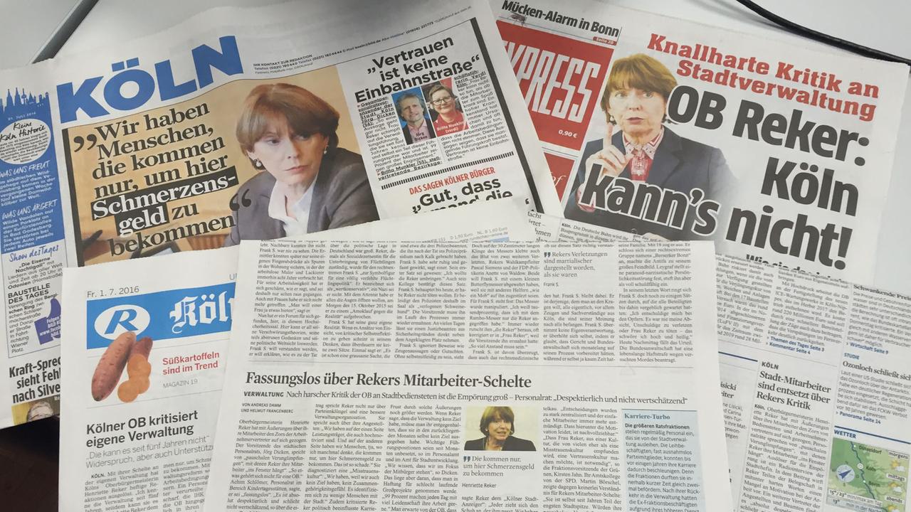 Mehrere Zeitung liegen übereinander und zeigen Artikel über Henriette Reker Mehrere Zeitung liegen übereinander und zeigen Artikel über Henriette Reker