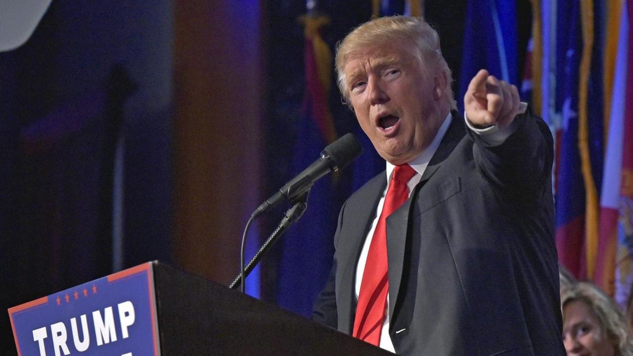 Donald Trump während seiner Rede in New York nach seinem Wahlsieg bei der US-Präsidentschaftswahl Donald Trump während seiner Rede in New York nach seinem Wahlsieg bei der US-Präsidentschaftswahl