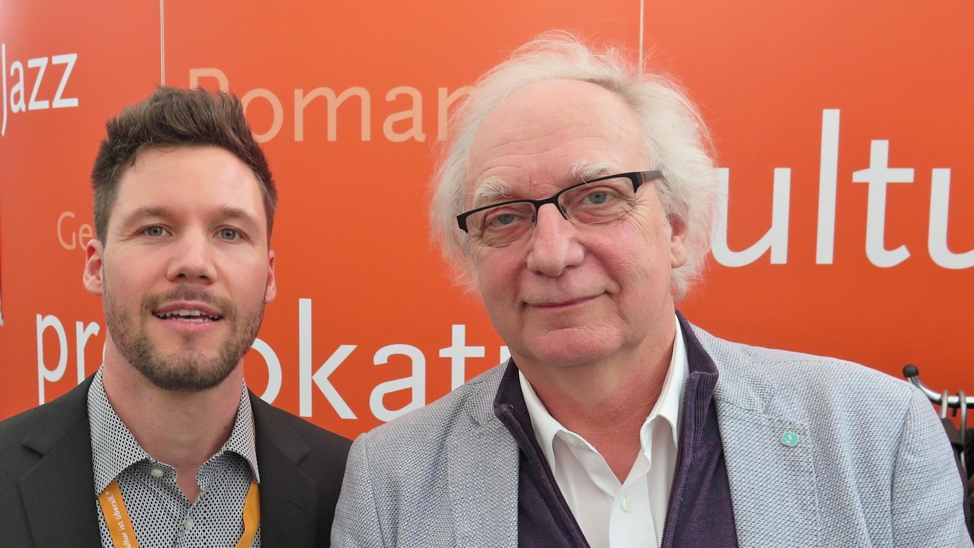 Claus Leggewie (rechts) mit Deutschlandradio-Kultur-Moderator Christian Rabhansl auf der Leipziger Buchmesse 2016 Claus Leggewie (rechts) mit Deutschlandradio-Kultur-Moderator Christian Rabhansl auf der Leipziger Buchmesse 2016