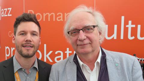 Claus Leggewie (rechts) mit Deutschlandradio-Kultur-Moderator Christian Rabhansl auf der Leipziger Buchmesse 2016