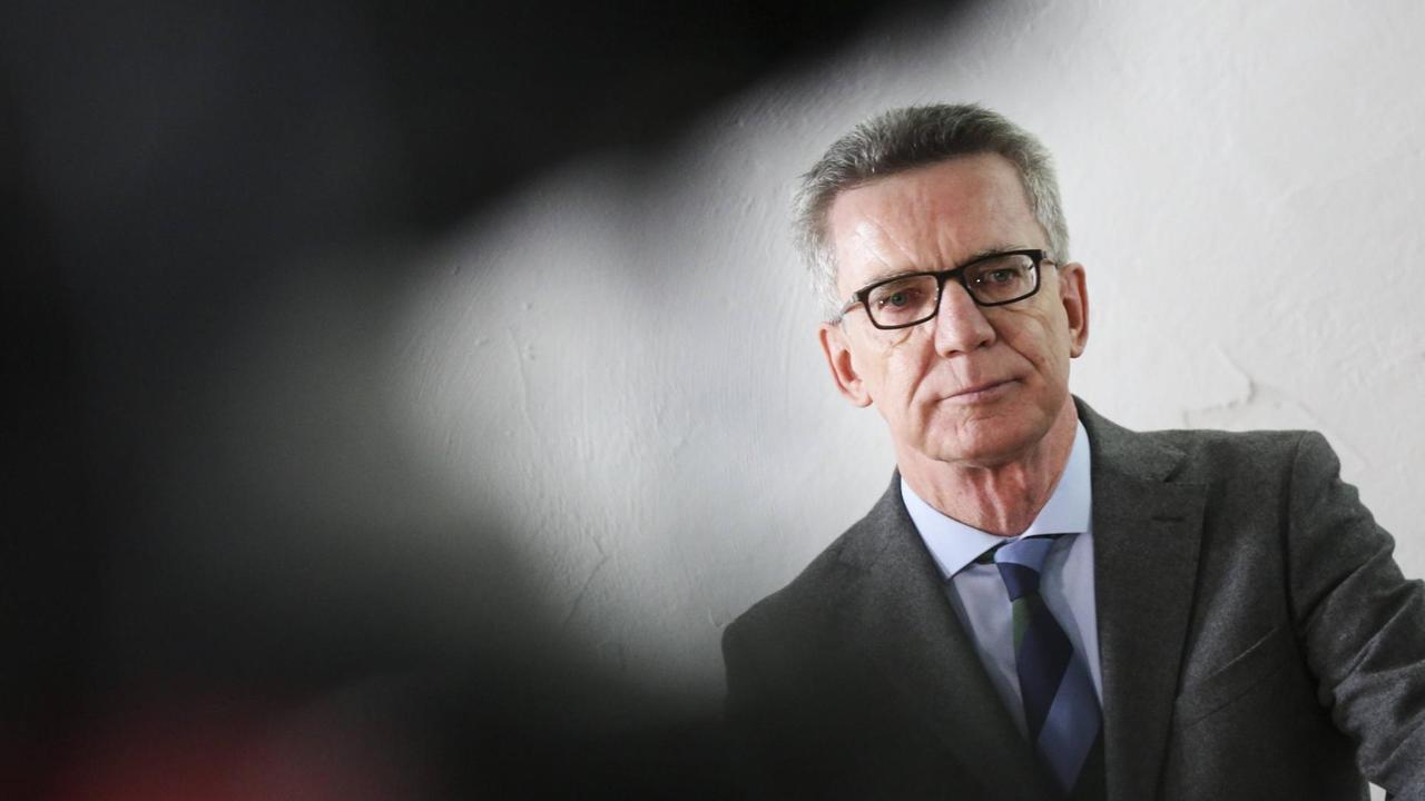 Bundesinnenminister Thomas de Maizière (CDU). Bundesinnenminister Thomas de Maizière (CDU).