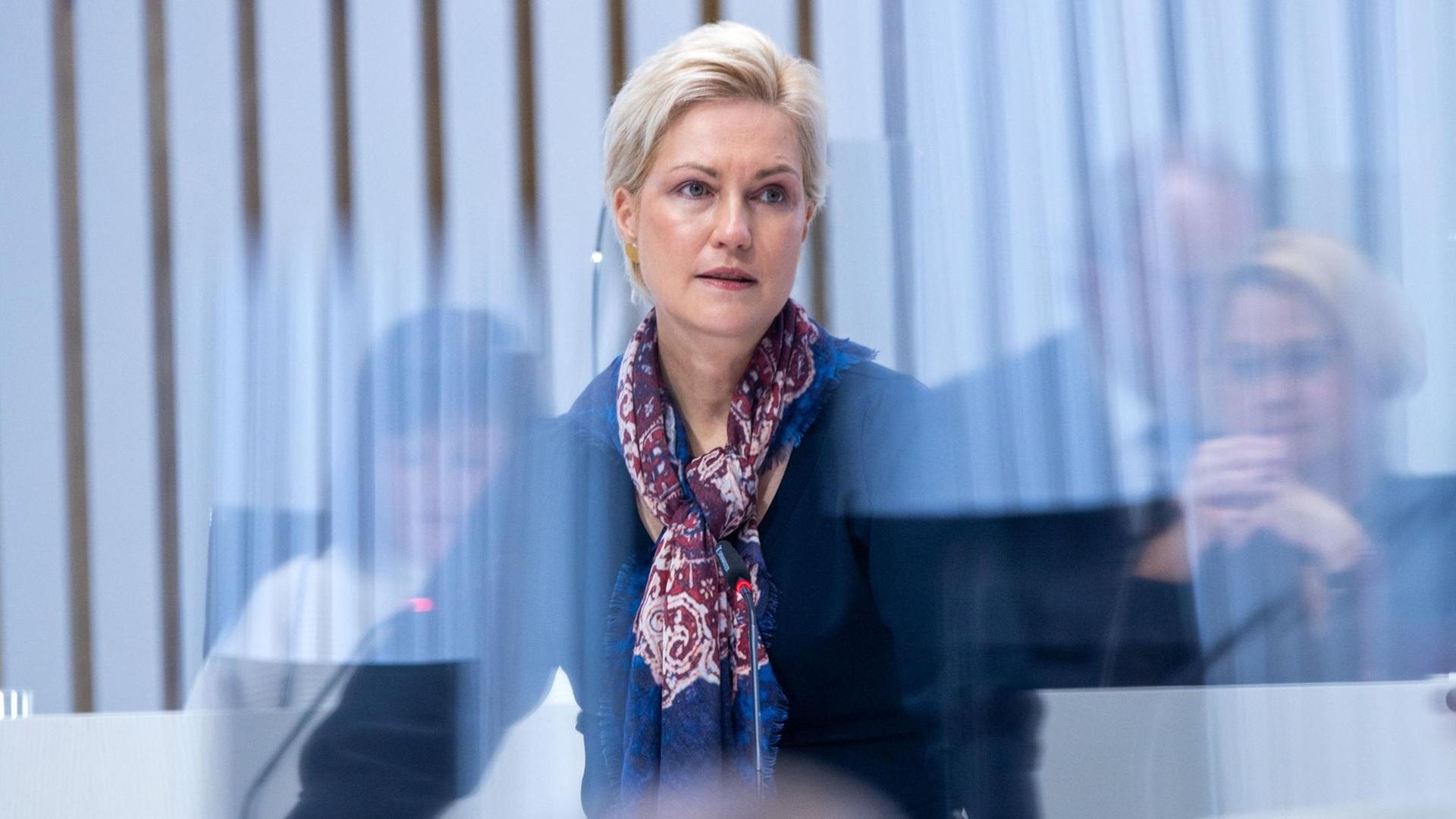 Manuela Schwesig (SPD), Ministerpräsidentin von Mecklenburg-Vorpommern, spricht im Landtag Manuela Schwesig (SPD), Ministerpräsidentin von Mecklenburg-Vorpommern, spricht im Landtag