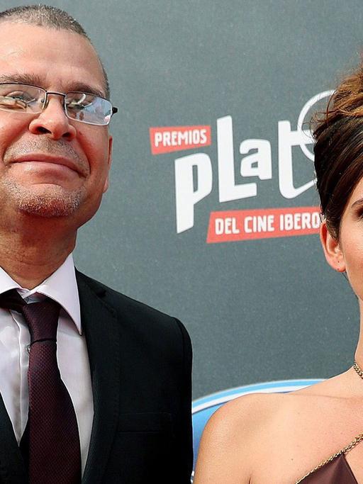 Der kubanische Filmregisseur Ernesto Daramas und die kubanische Schauspielerin Miriel Cejas stehen beim Iberoamerikanischen Filmfestival im spanischen Marbella im Juli 2015 nebeneinander.