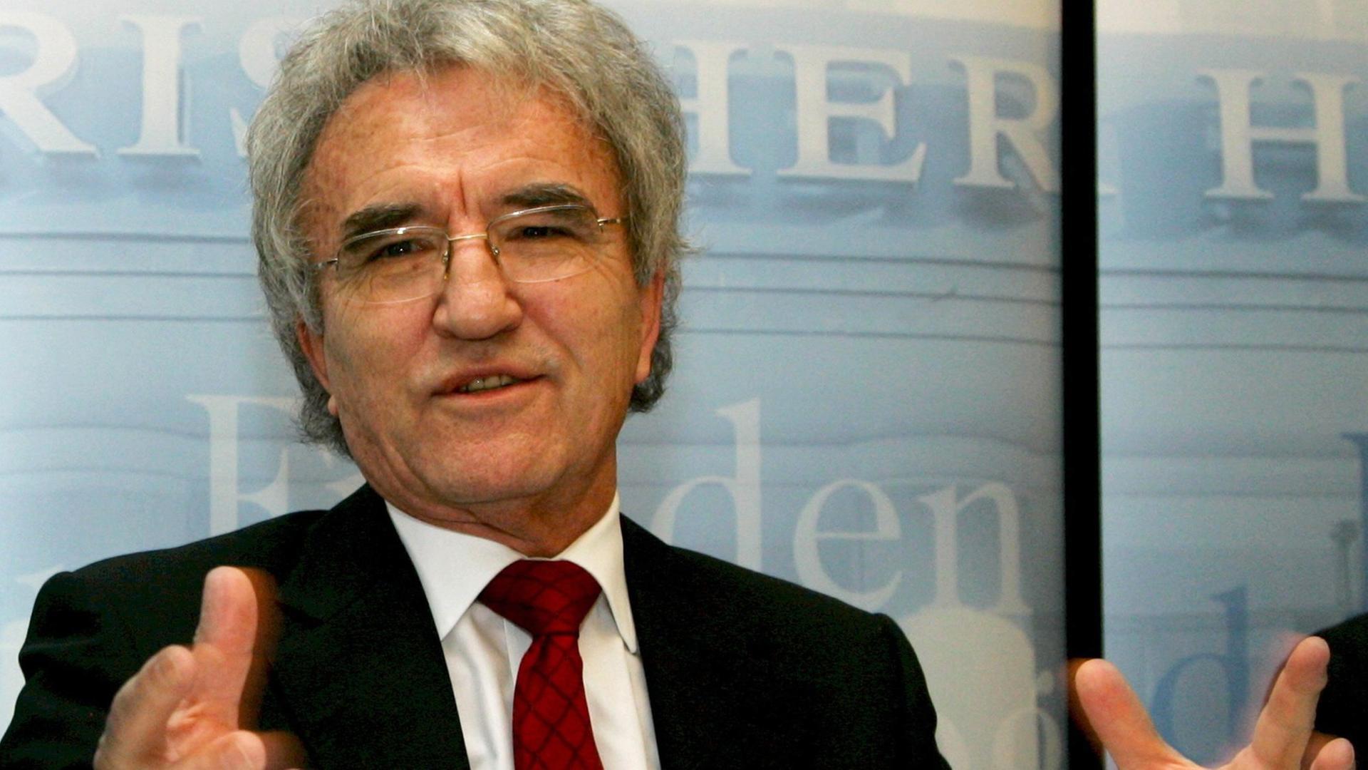 Der ehemalige Vorsitzende der Münchner Sicherheitskonferenz, Horst Teltschik, aufgenommen am 17.01.2008 in München.