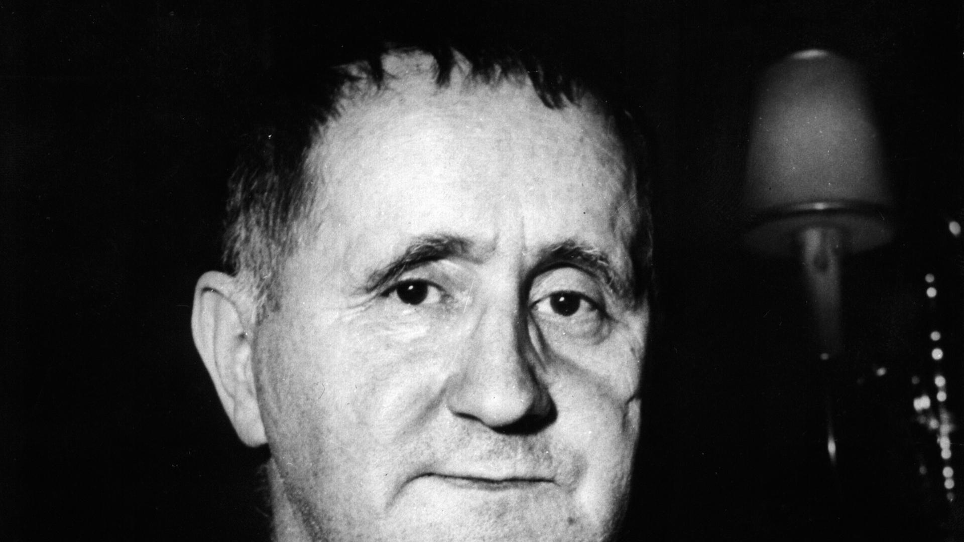 Undatierte Aufnahme des Dichters Bertolt Brecht Undatierte Aufnahme des Dichters Bertolt Brecht