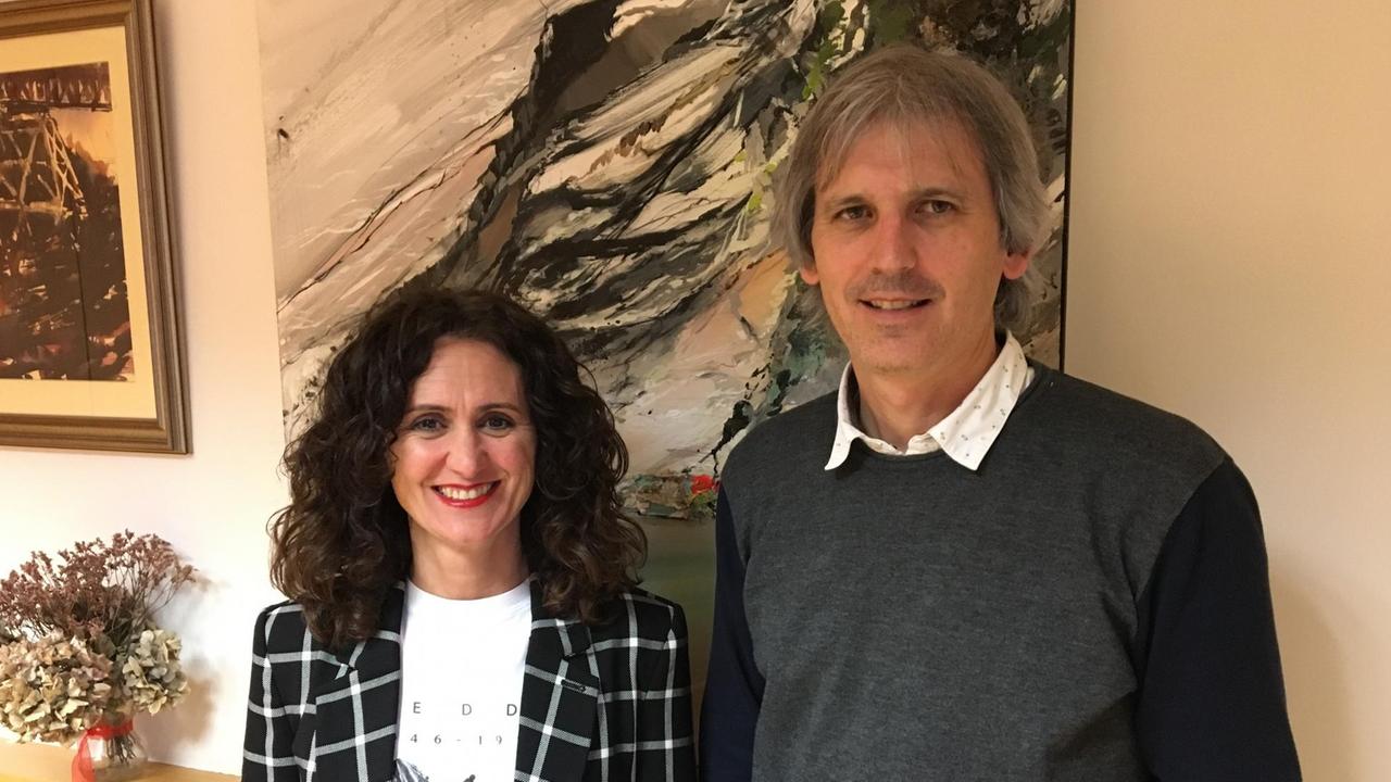Der Bürgermeister von Zumaia, Oier Korta, mit der Leiterin des Tourismusbüros Zumaia. Der Bürgermeister von Zumaia, Oier Korta, mit der Leiterin des Tourismusbüros Zumaia.