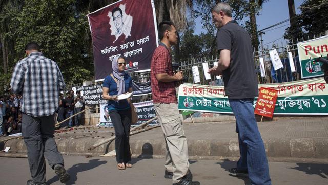 Nach dem Mord an dem bengalisch-amerikanischen Blogger Avijit Roy ermitteln auch FBI-Beamte in Dhaka.