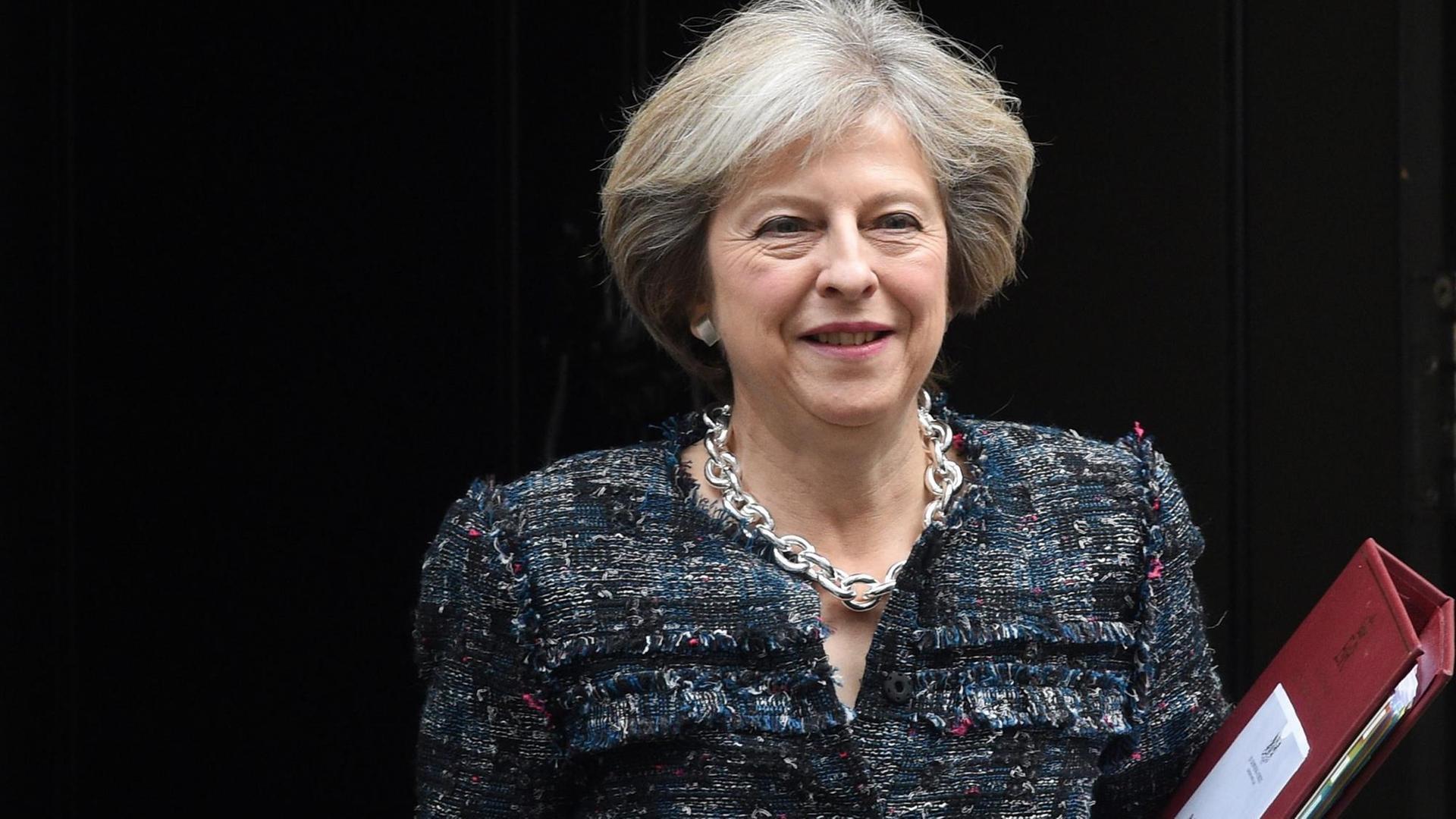Theresa May verlässt Downing Street Nr. 10.