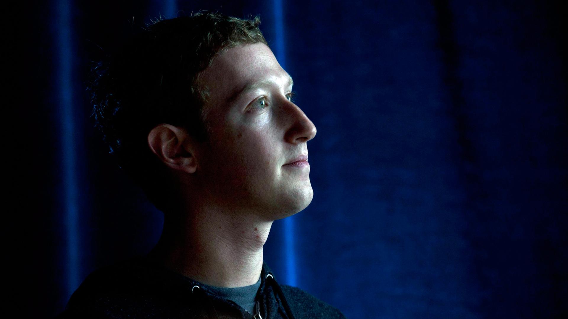 Facebook-Chef Mark Zuckerberg, aufgenommen im Hauptsitz des Unternehmens im kalifornischen Menlo Park im Jahr 2013 Facebook-Chef Mark Zuckerberg, aufgenommen im Hauptsitz des Unternehmens im kalifornischen Menlo Park im Jahr 2013