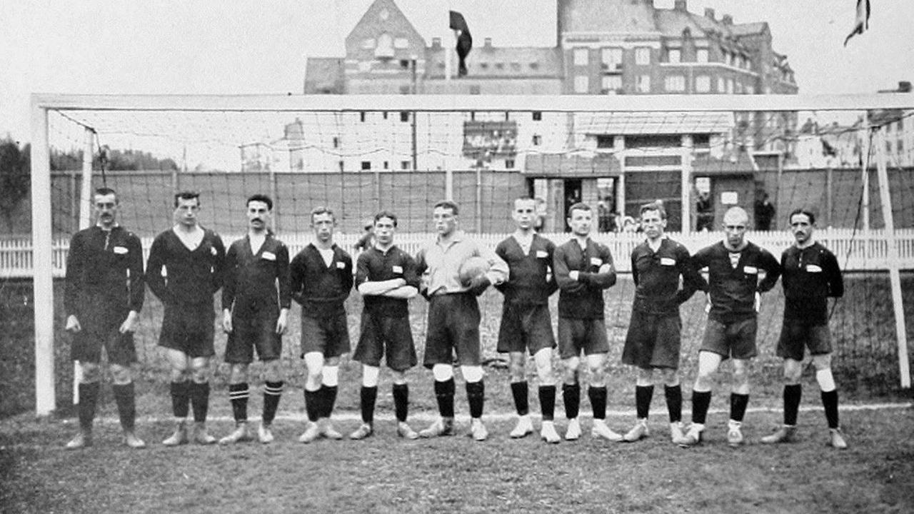 Das Teamfoto zeigt die russische Olympia-Auswahl 1912. Das Teamfoto zeigt die russische Olympia-Auswahl 1912.