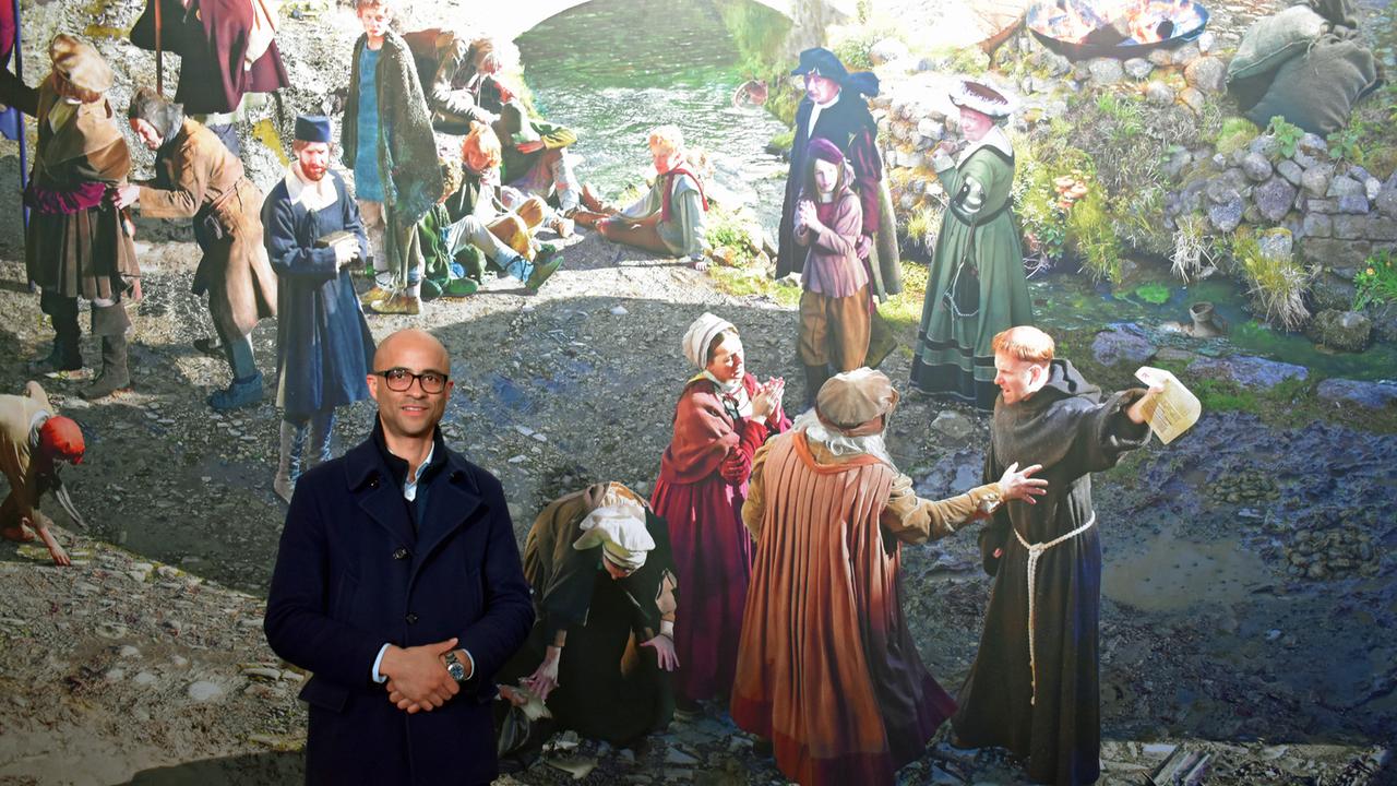 Camillo Seifert vor dem Lutherpanorama des Künstlers Yadegar Asisi Camillo Seifert vor dem Lutherpanorama des Künstlers Yadegar Asisi