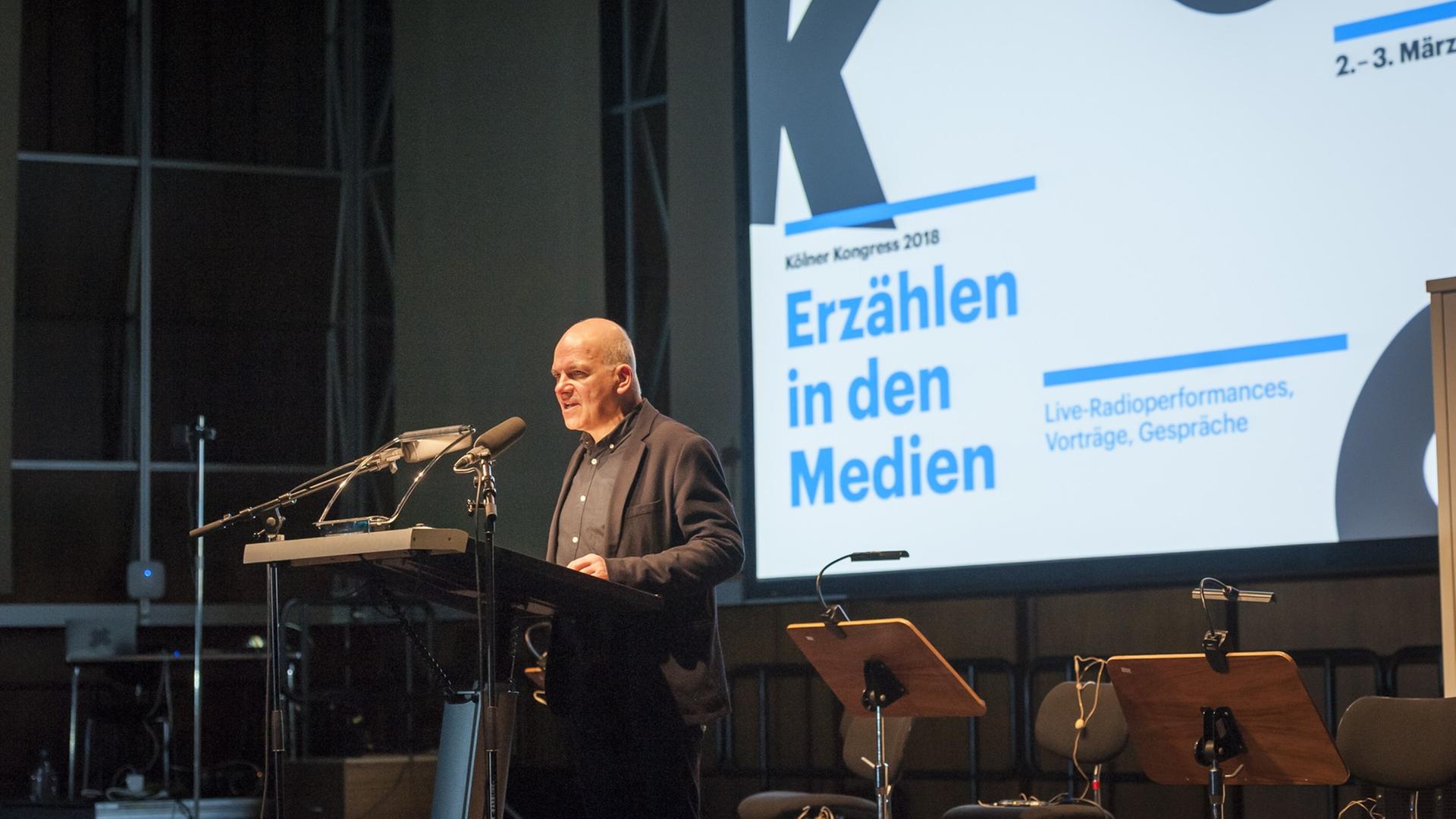 Schriftsteller und Keynote-Speaker Frank Witzel denkt über die Texte von Gertrude Stein auf dem 2. Kölner Kongress nach Schriftsteller und Keynote-Speaker Frank Witzel denkt über die Texte von Gertrude Stein auf dem 2. Kölner Kongress nach