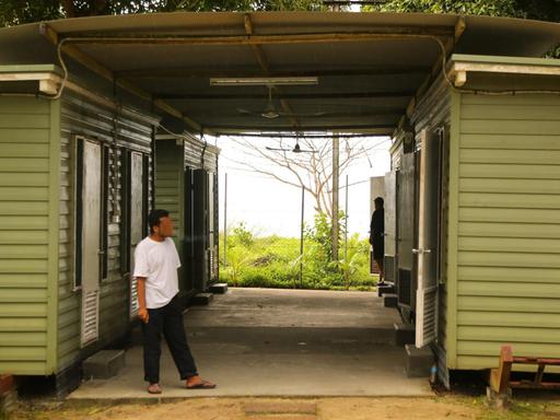 Eine Aufnahme des australischen Imigrations-Ministeriums vom 1.08.2013 zeigt einen Asylbewerber, der Insel Manus in Papua Neuguinea angekommen ist.