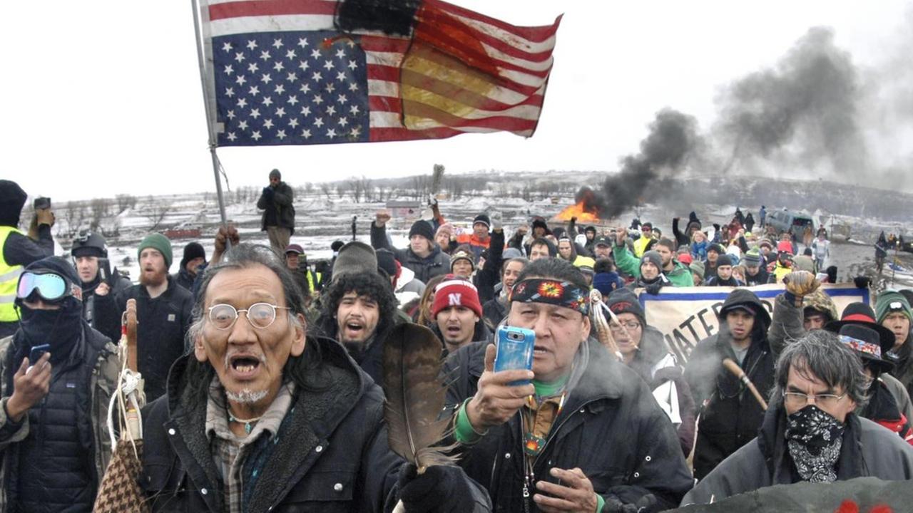 Zahlreiche Gegner des Weiterbaus der Dakota Access Pipeline verlassen das "Oceti Sakowin" Protestlager in Cannon Bell, North Dakota. Zahlreiche Gegner des Weiterbaus der Dakota Access Pipeline verlassen das "Oceti Sakowin" Protestlager in Cannon Bell, North Dakota.