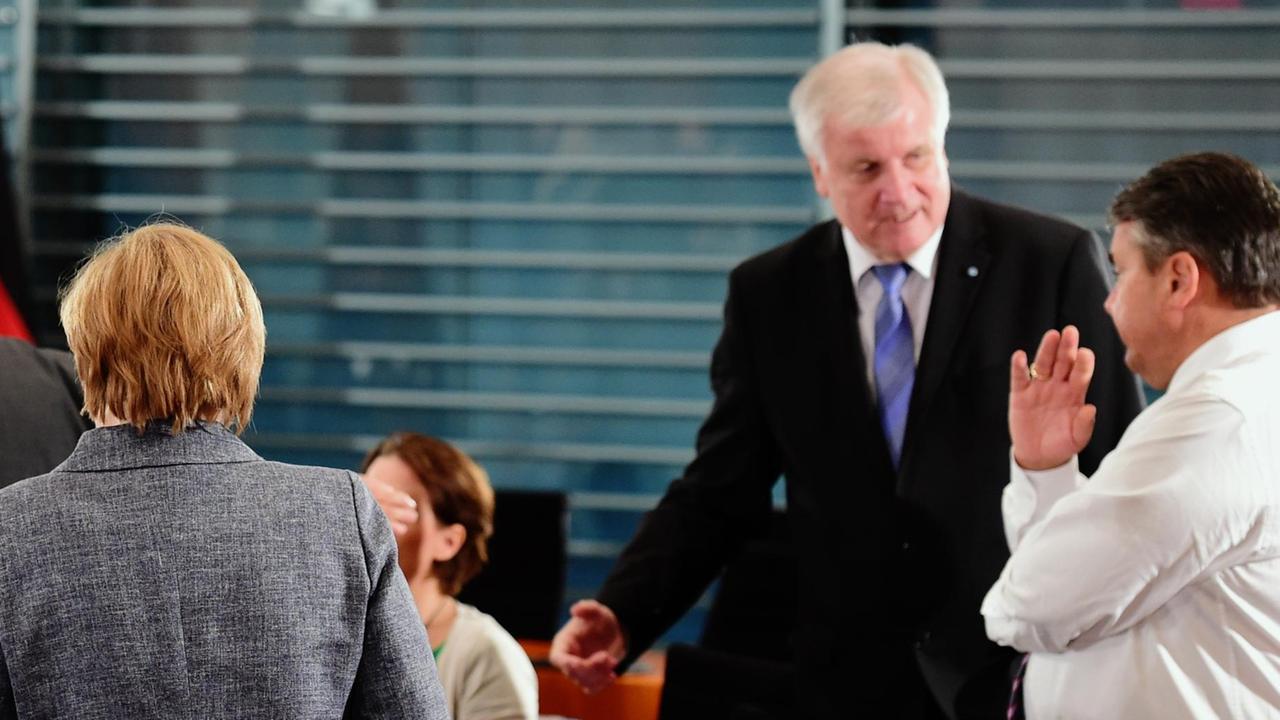 Die Spitzen der Regierungskoalition: Angela Merkel (CDU), Horst Seehofer (CSU) und Sigmar Gabriel (SPD) Die Spitzen der Regierungskoalition: Angela Merkel (CDU), Horst Seehofer (CSU) und Sigmar Gabriel (SPD)