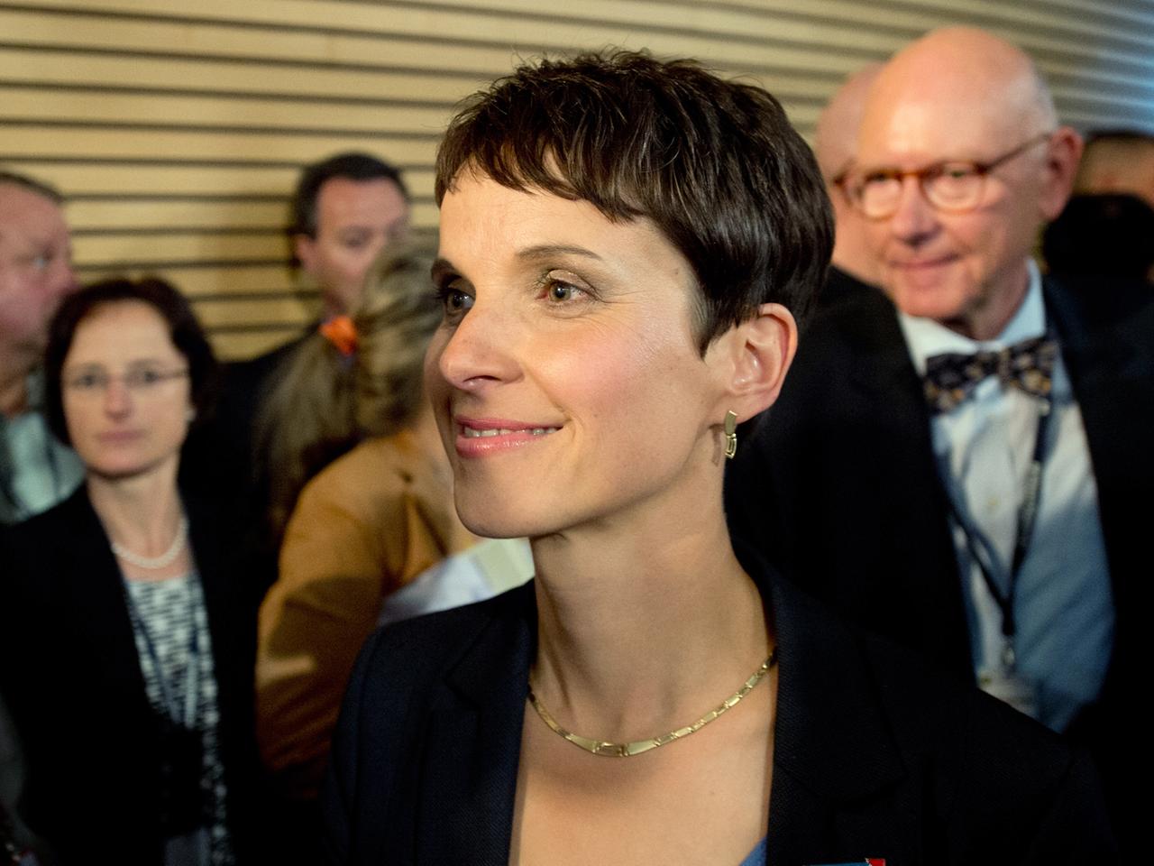 Frauke Petry, Spitzenkandidatin der AfD Sachsen, am Wahlabend. Frauke Petry, Spitzenkandidatin der AfD Sachsen, am Wahlabend.