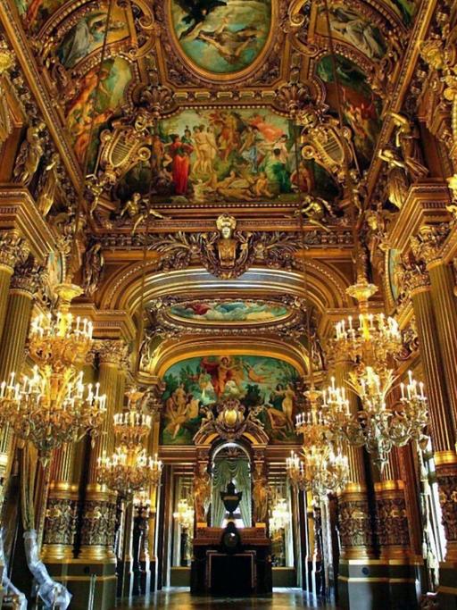 Foyer der Oper Garnier in Paris, hier finden vor allem die Ballett-Aufführungen statt.
