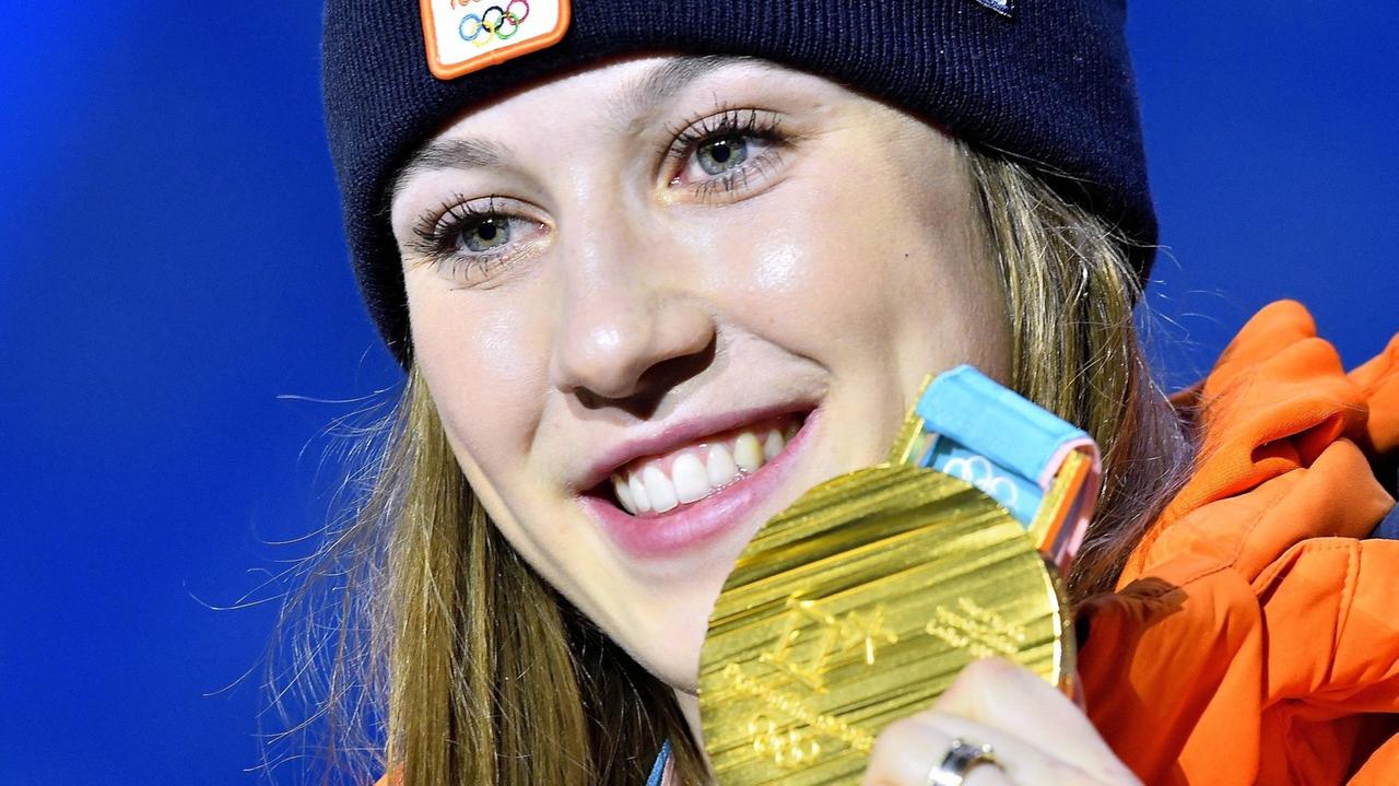Suzanne Schulting gewinnt Gold im 1000 m Short Track-Rennen. Suzanne Schulting gewinnt Gold im 1000 m Short Track-Rennen.