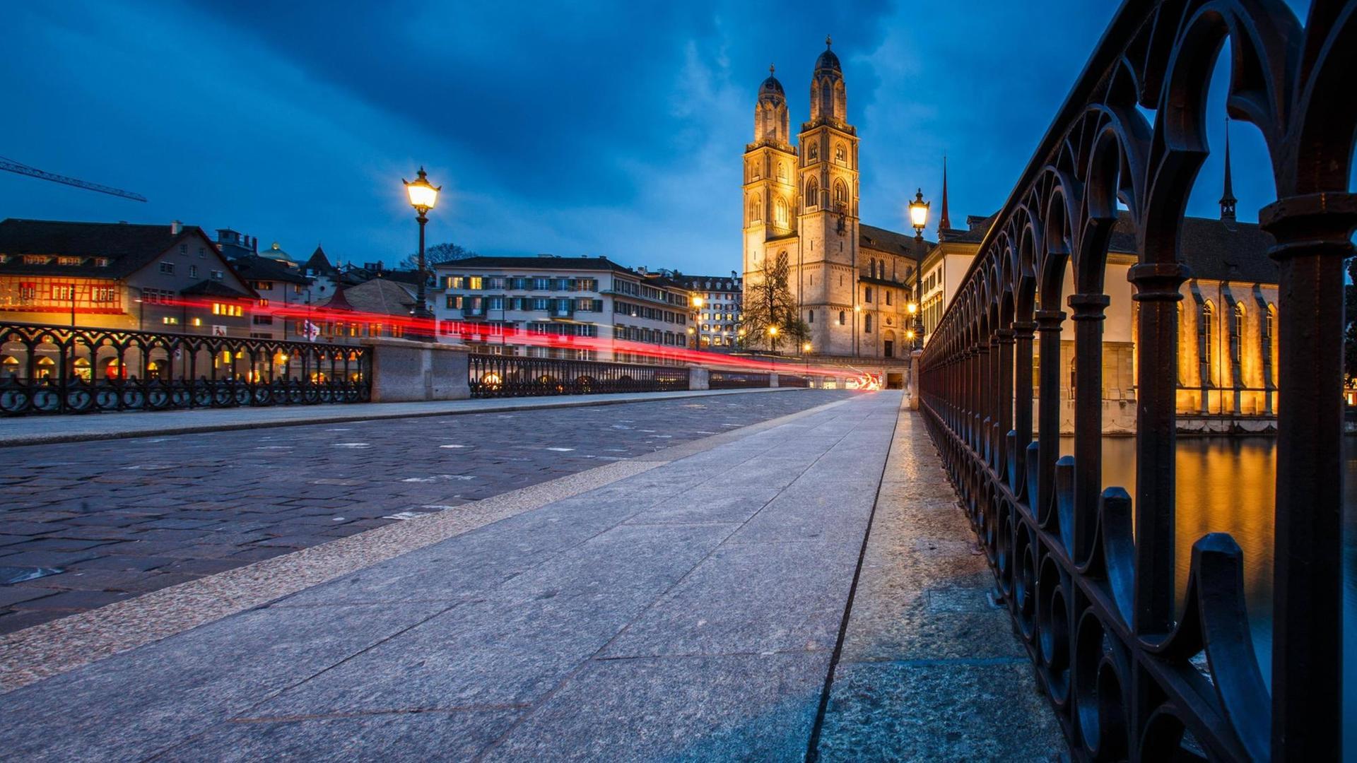 Züricher Altstadt bei Nacht. Züricher Altstadt bei Nacht.