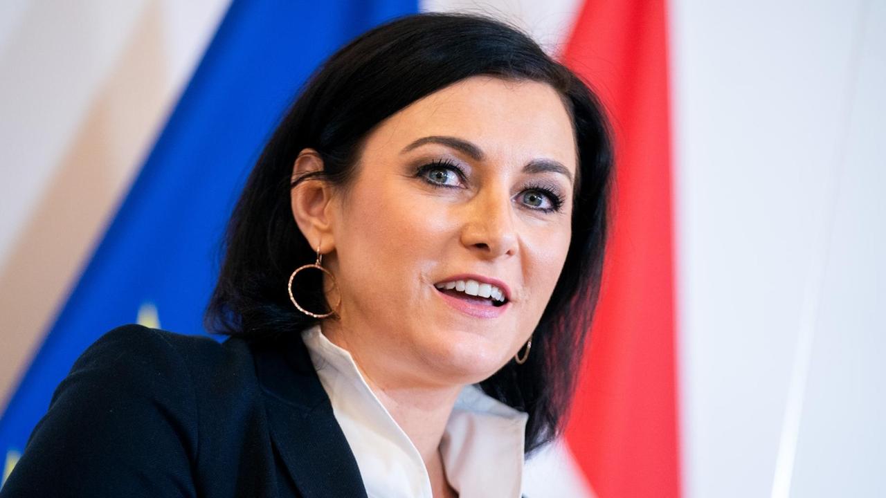 Österreichs Landwirtschaftsministerin Elisabeth Köstinger Österreichs Landwirtschaftsministerin Elisabeth Köstinger