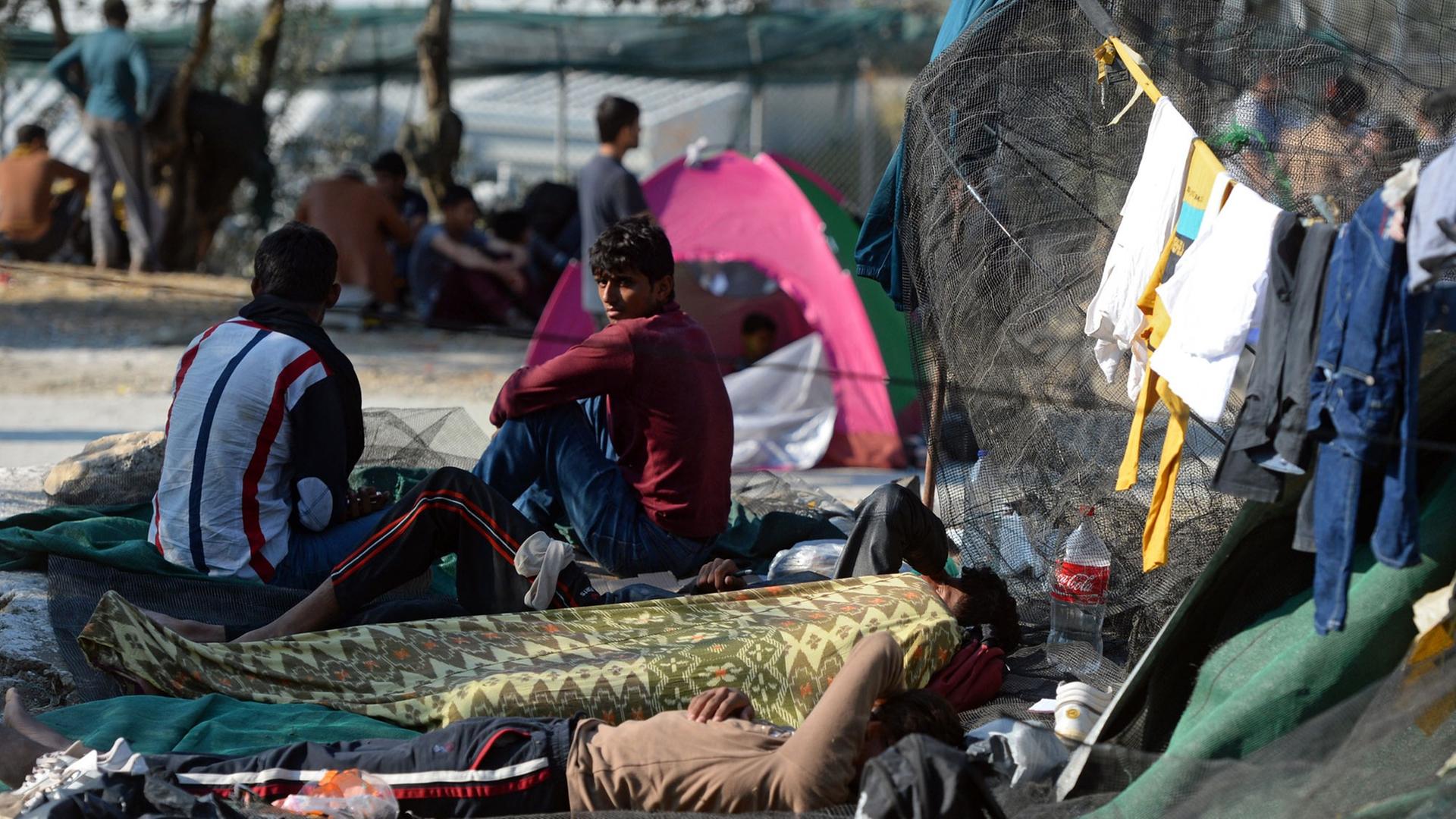 Ein Flüchtlingslager auf der griechischen Insel Lesbos. Ein Flüchtlingslager auf der griechischen Insel Lesbos.