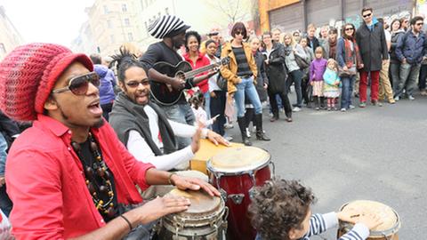 Straßenmusiker können beim "Troubadour"-Wettbewerb von McKinley Black antreten.