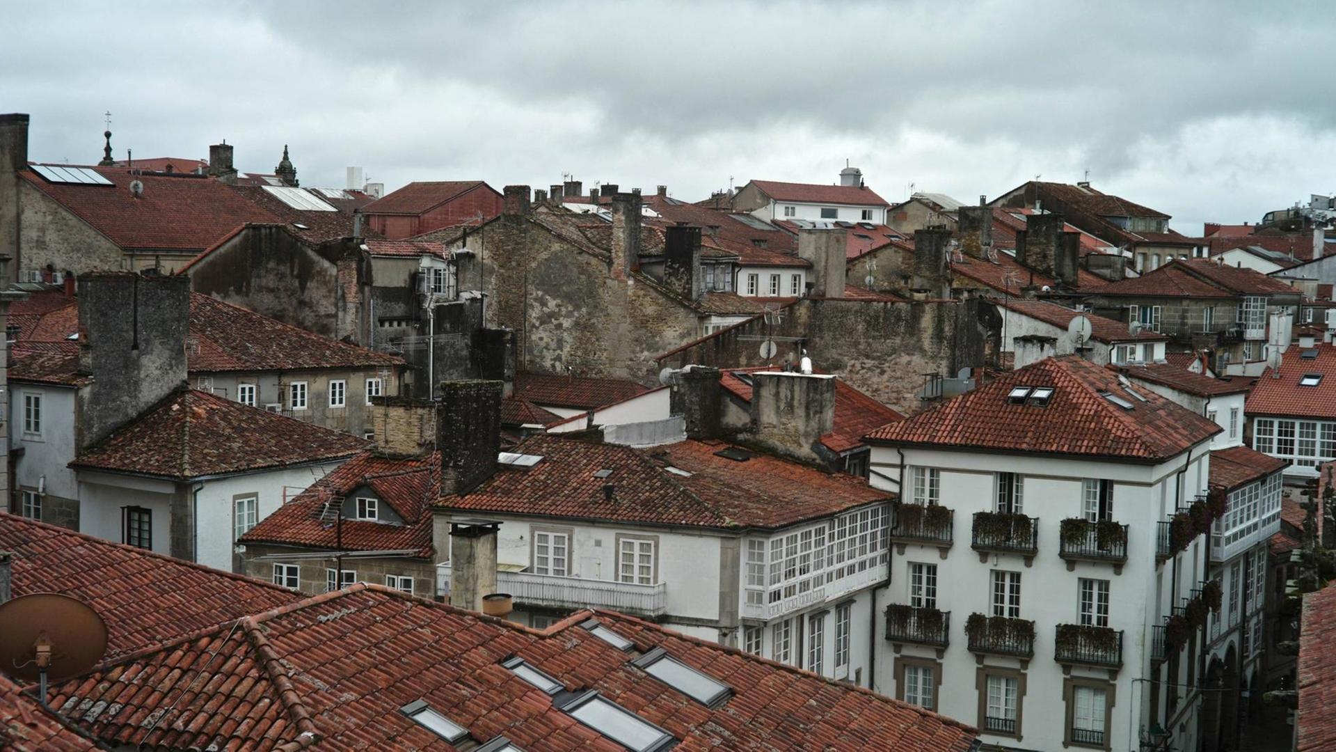 Altstadt von Santiago De Compostela, Spanien. Ende des 19. Jahrhundertes gab es ein reges Studentenleben in der Universitätsstadt mit ihrer fünfhundertjährigen Tradition. Altstadt von Santiago De Compostela, Spanien. Ende des 19. Jahrhundertes gab es ein reges Studentenleben in der Universitätsstadt mit ihrer fünfhundertjährigen Tradition.