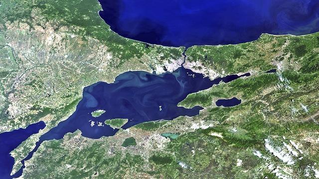 Das Foto zeigt eine Landkarte des Marmarameeres mit Istanbul und die Umgebung im Nordwesten der Türkei