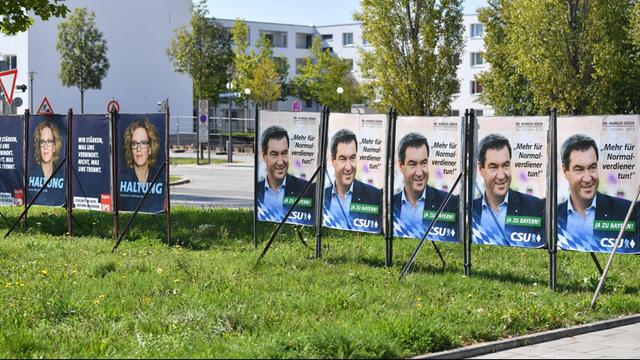 Wahlplakate der CSU mit Markus Söder (Ministerpraesident Bayern) und der SPD mit der Spitzenkandidatin Natascha Kohnen in München , Wahlkampf