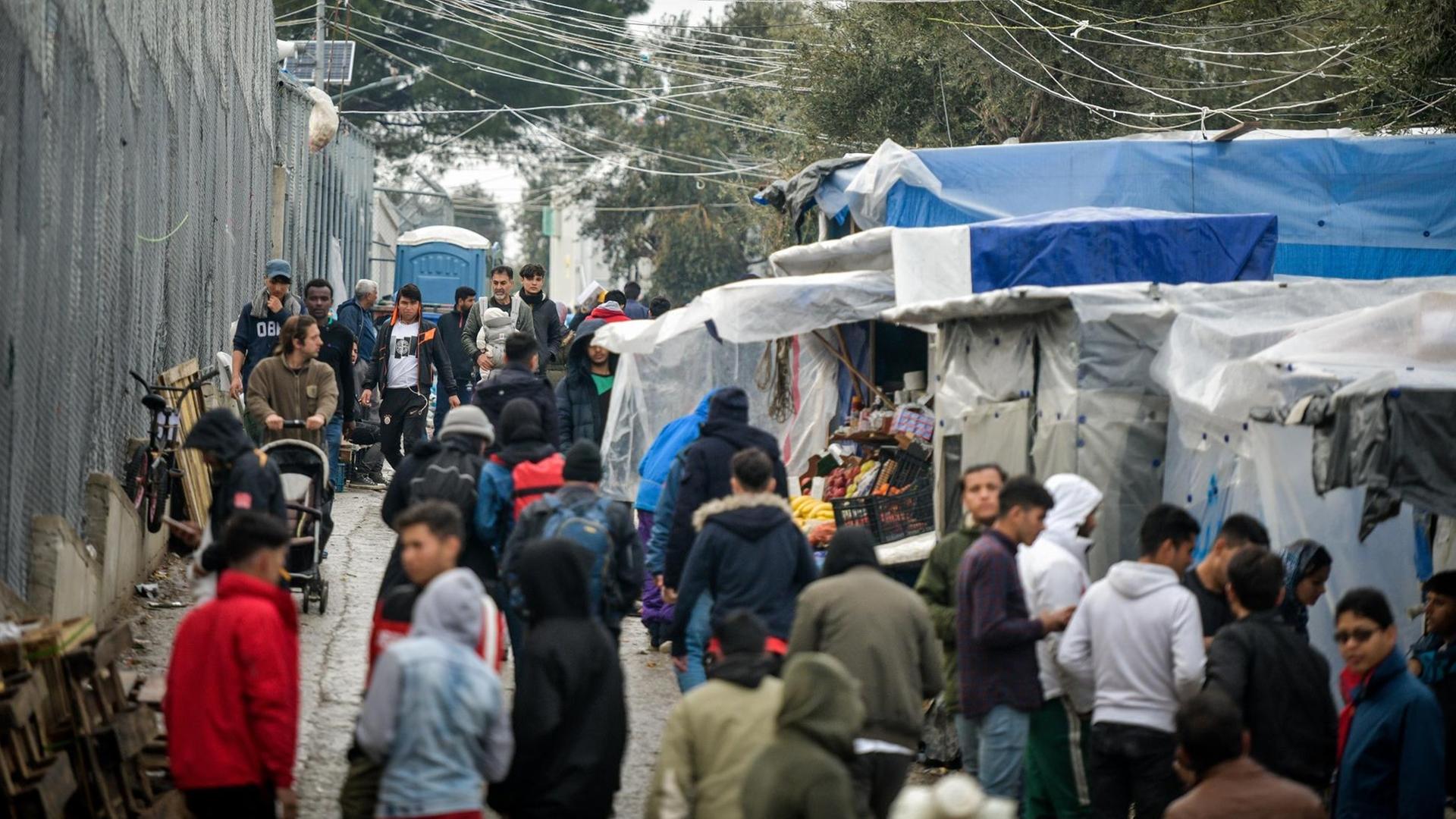 Aufnahme aus dem Flüchtlingslager Moria auf der griechischen Insel Lesbos am 10.3.2020. Aufnahme aus dem Flüchtlingslager Moria auf der griechischen Insel Lesbos am 10.3.2020.
