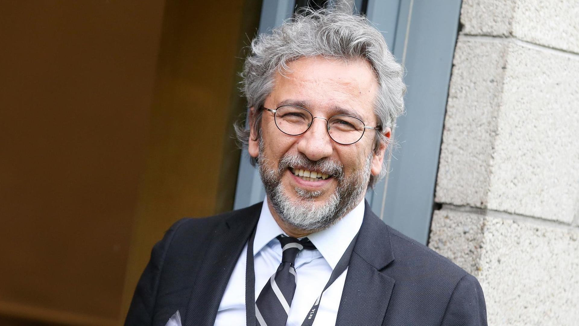 Der türkische Journalist und bisherige Chefredakteur der türkischen Zeitung "Cumhuriyet", Can Dündar, in Hamburg. Der türkische Journalist und bisherige Chefredakteur der türkischen Zeitung "Cumhuriyet", Can Dündar, in Hamburg.