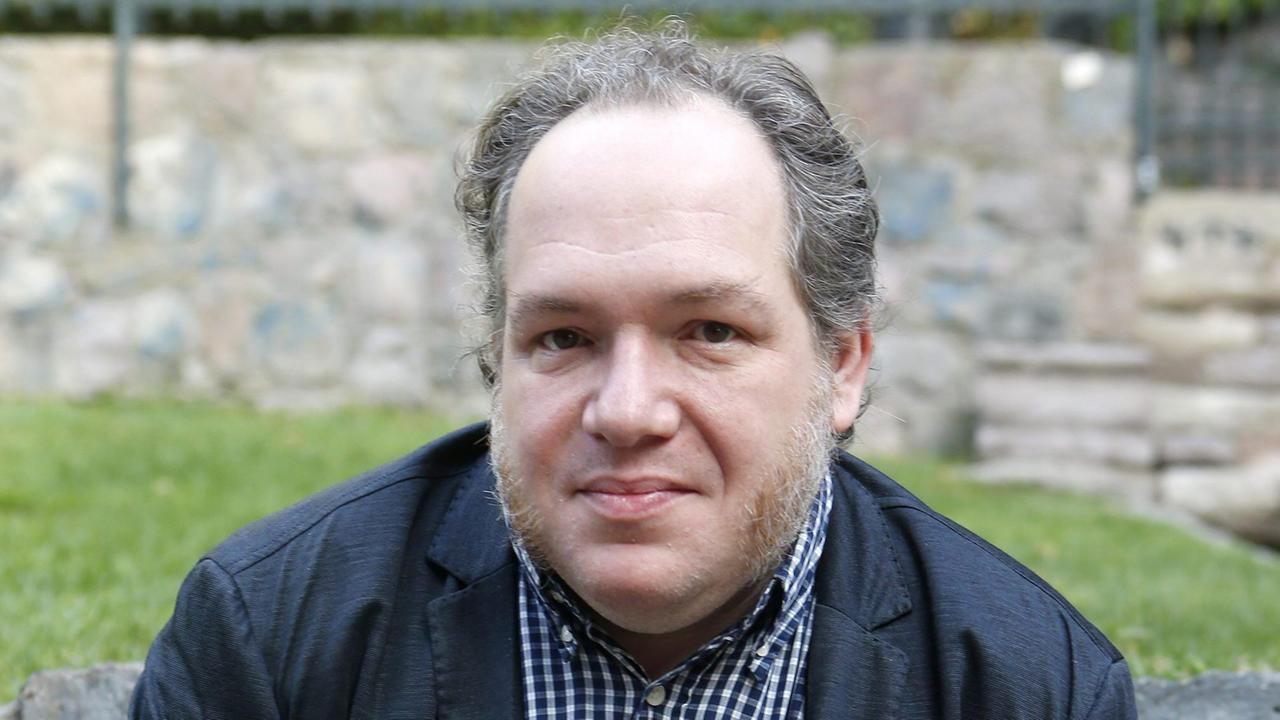 Der französische Schriftsteller Mathias Enard erhält den Prix Goncourt 2015 für seinen Roman "Boussole". Der französische Schriftsteller Mathias Enard erhält den Prix Goncourt 2015 für seinen Roman "Boussole".