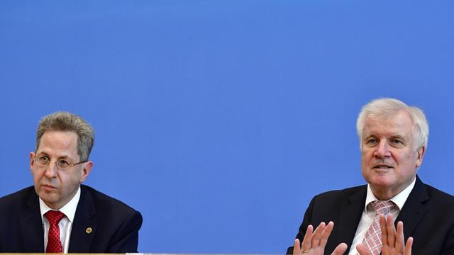 Hans-Georg Maaßen und Horst Seehofer bei einer Pressekonferenz