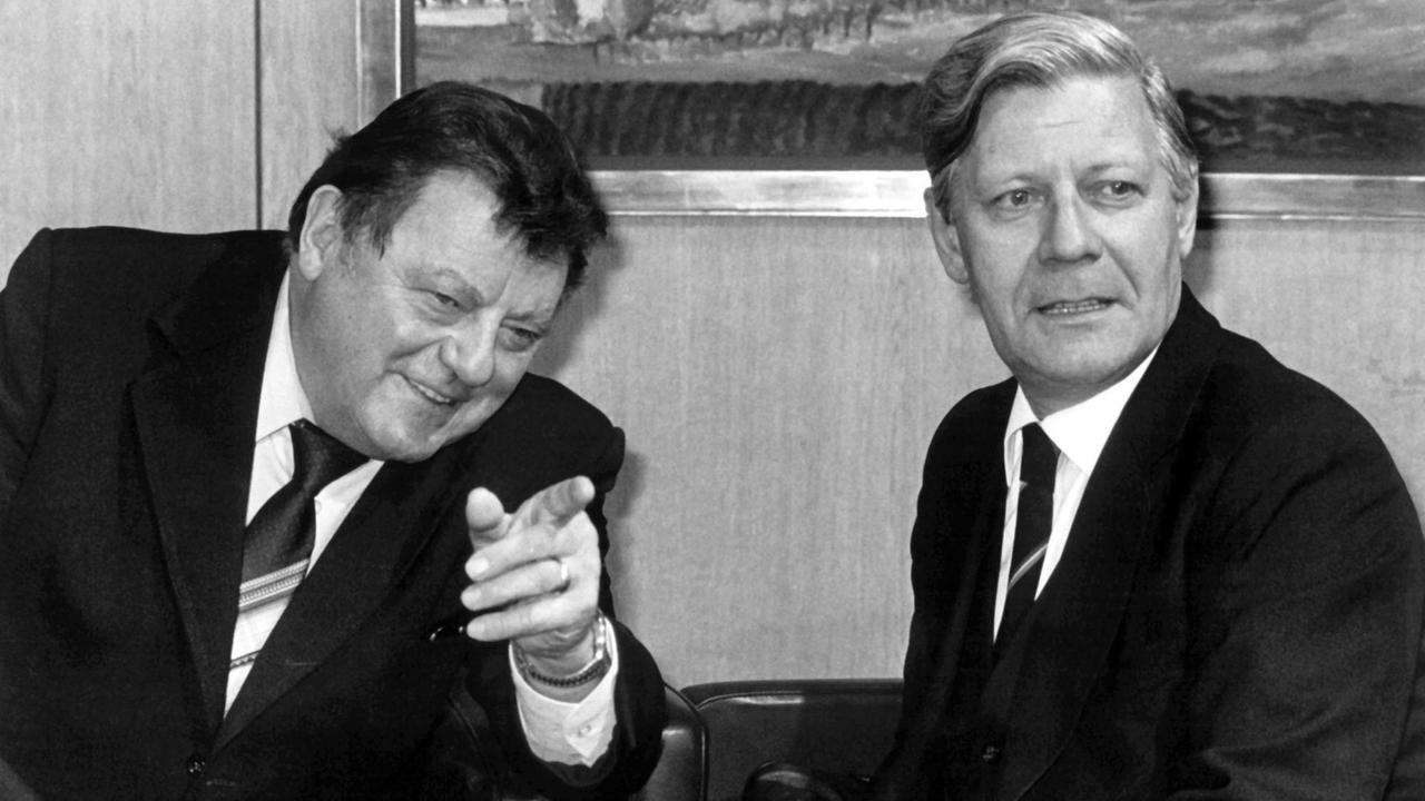 Franz Josef Strauß und Helmut Schmidt bei einem gemeinsamen Gespräch in Bonn. Franz Josef Strauß und Helmut Schmidt bei einem gemeinsamen Gespräch in Bonn.