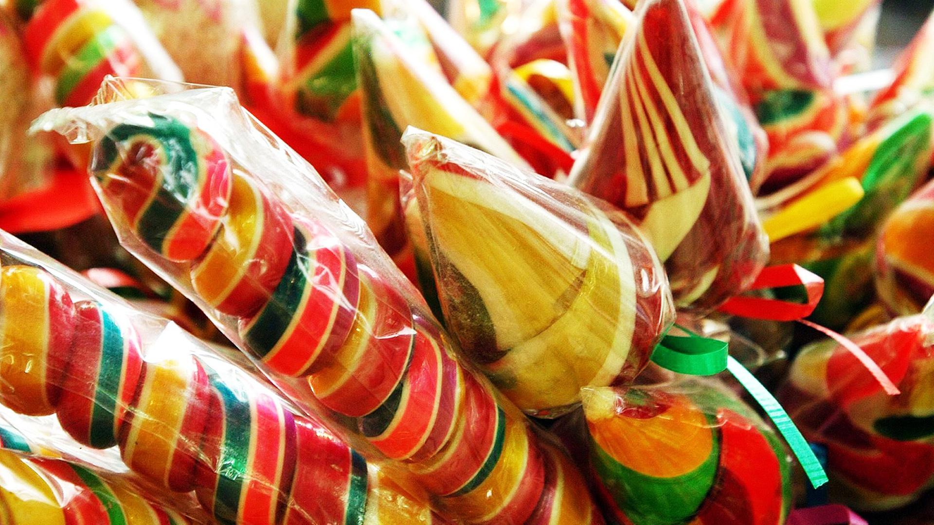 Farbenfrohe mexikanische Zuckerstangen, Pirulos Farbenfrohe mexikanische Zuckerstangen, Pirulos
