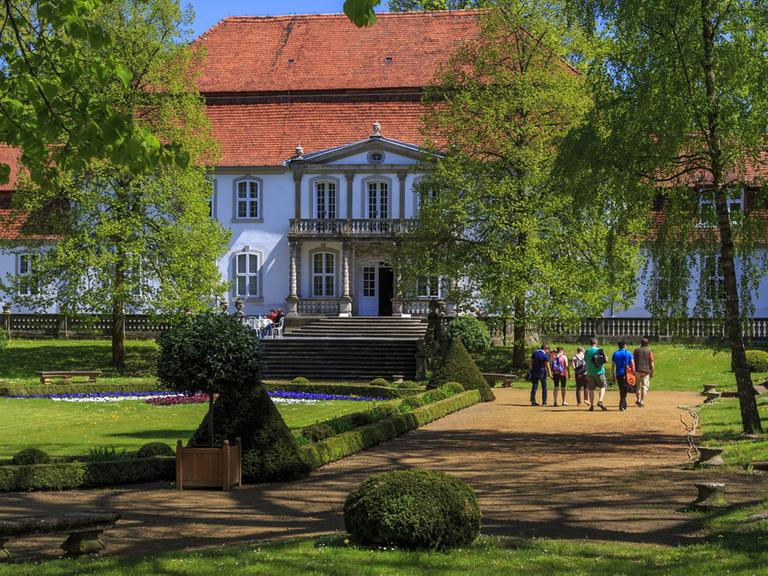 Schloss Wiepersdorf war der Landsitz von Bettina und Achim von Arnim, heute ist es ein Künstlerhaus.