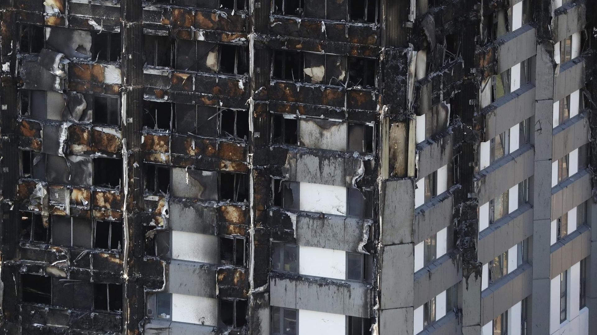 Der "Grenfell-Tower" in London ist nahezu ausgebrannt