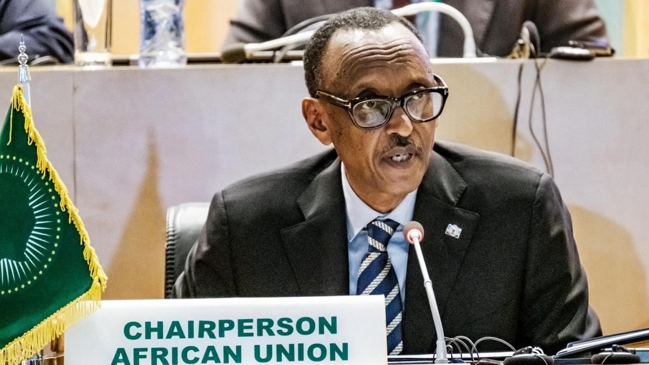 Paul Kagame, Ruandas Präsident und Vorsitzender der Afrikanischen Union bei einem Treffen mit afrikanischen Staatsmännern im Januar 2019 in Addis Ababa Paul Kagame, Ruandas Präsident und Vorsitzender der Afrikanischen Union bei einem Treffen mit afrikanischen Staatsmännern im Januar 2019 in Addis Ababa