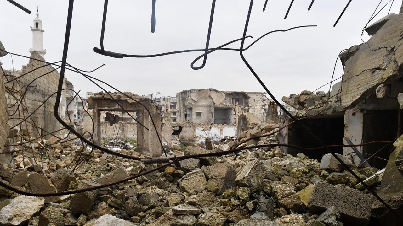 Nachkriegszeit in Aleppo mit Spuren der Zerstörung Nachkriegszeit in Aleppo mit Spuren der Zerstörung