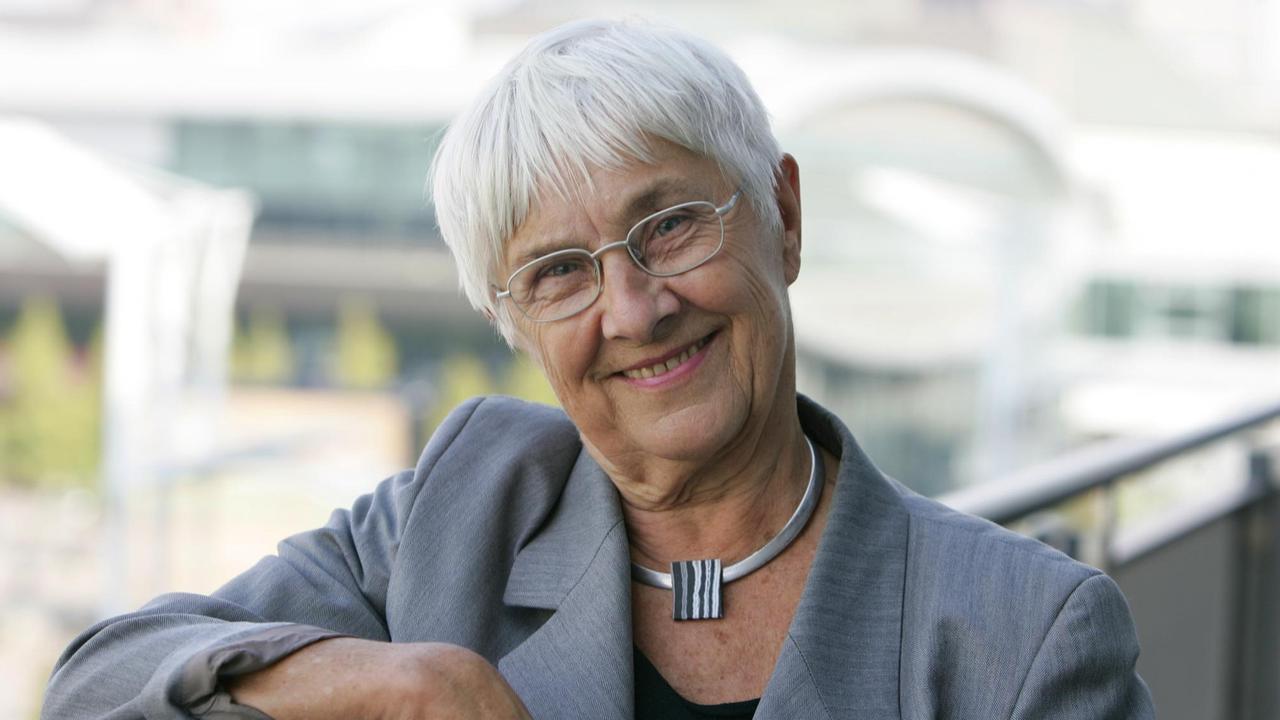 Porträt der Autorin Dr. Marianne Krüll an der Frankfurter Buchmesse. Porträt der Autorin Dr. Marianne Krüll an der Frankfurter Buchmesse.