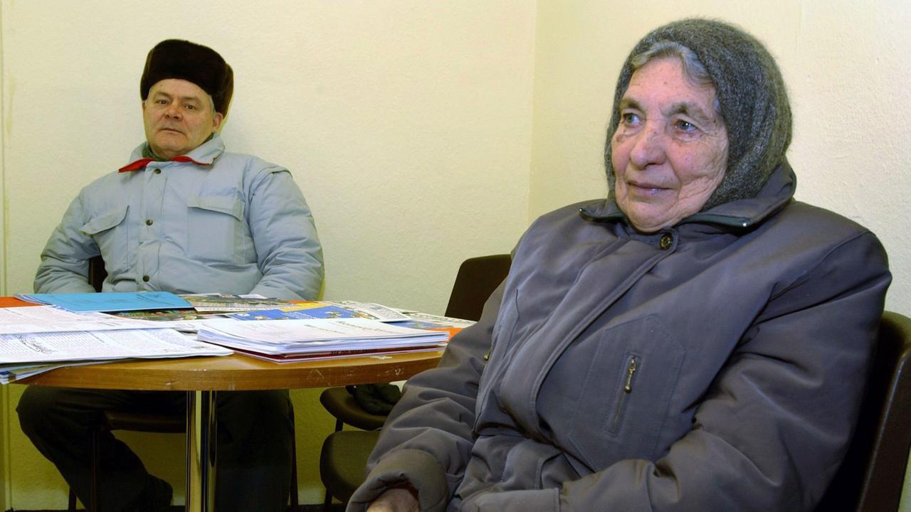 Russlanddeutsche in einem Beratungszentrum für Aussiedler Russlanddeutsche in einem Beratungszentrum für Aussiedler