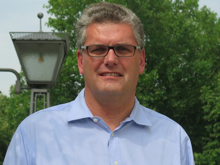 Jan Bernd Nordemann, Fachanwalt für Urheber- und Medienrecht, vorm Funkhaus vom Deutschlandradio Kultur.