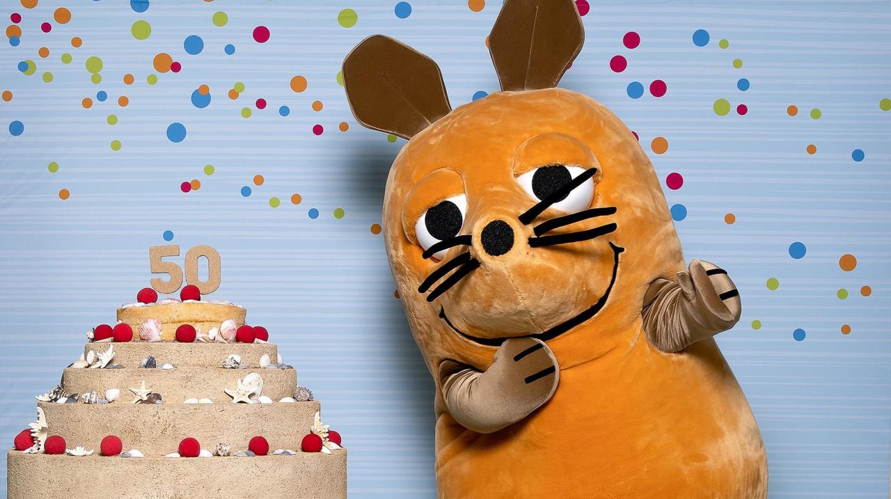 Die Maus mit einer Geburtstagstorte. Die Maus mit einer Geburtstagstorte.