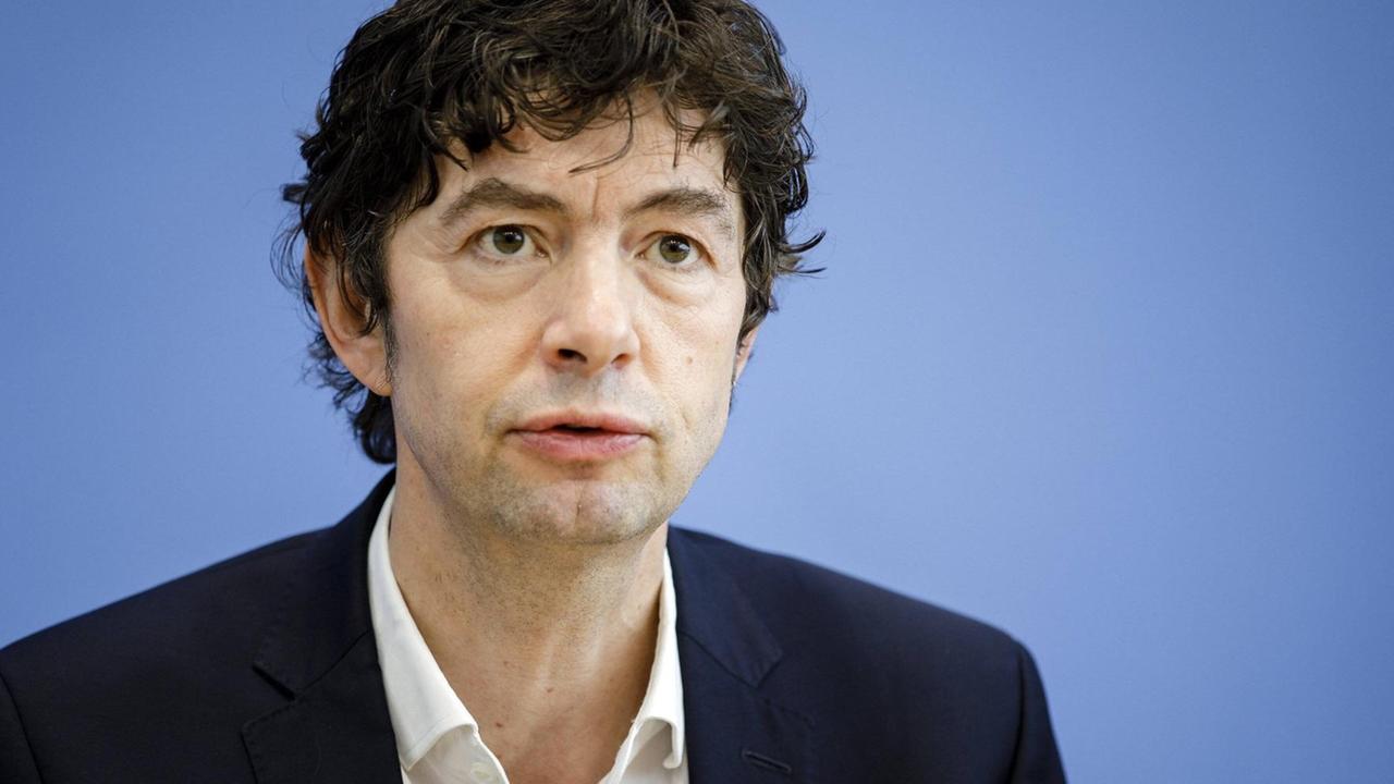 Christian Drosten ist Direktor am Institut für Virologie der Charité Berlin Christian Drosten ist Direktor am Institut für Virologie der Charité Berlin