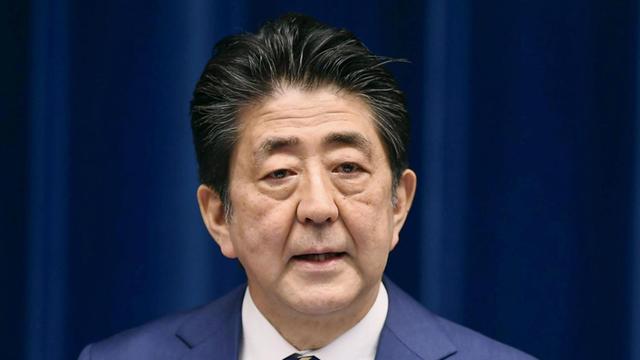 Japans Premierminister Shinzo Abe hält eine Rede
