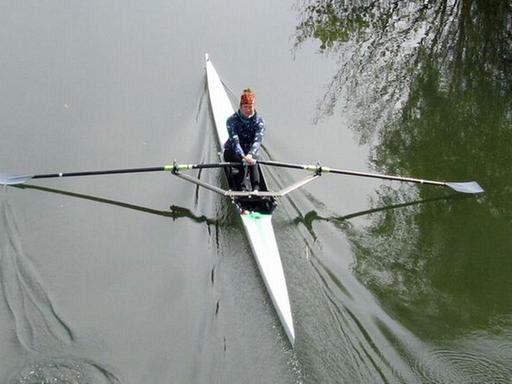 Anna Weiße war Leistungsschwimmerin, jetzt rudert sie bei "Row4Tokyo"in Leipzig