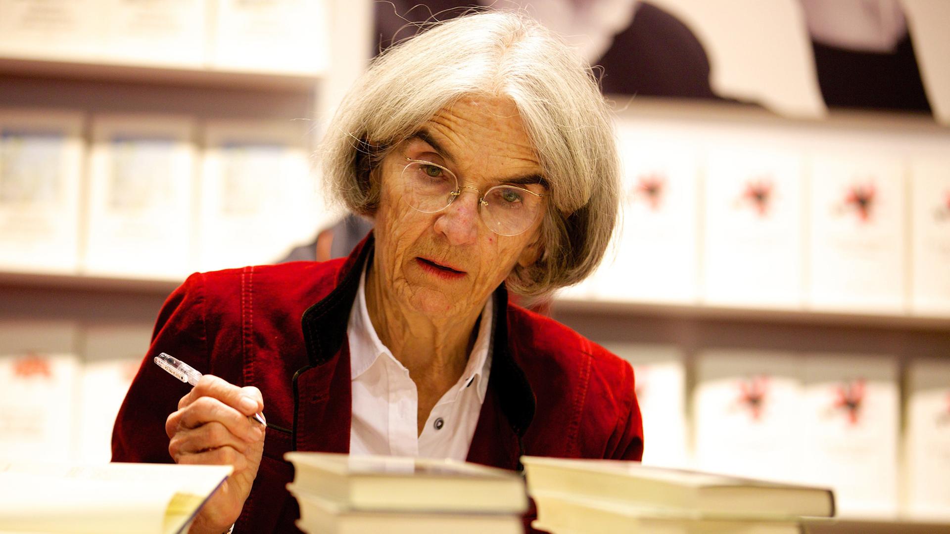Donna Leon, US-amerikanische Schriftstellerin. Aufgenommen am 19.10.2016 auf der Buchmesse in Frankfurt/Main Donna Leon, US-amerikanische Schriftstellerin. Aufgenommen am 19.10.2016 auf der Buchmesse in Frankfurt/Main