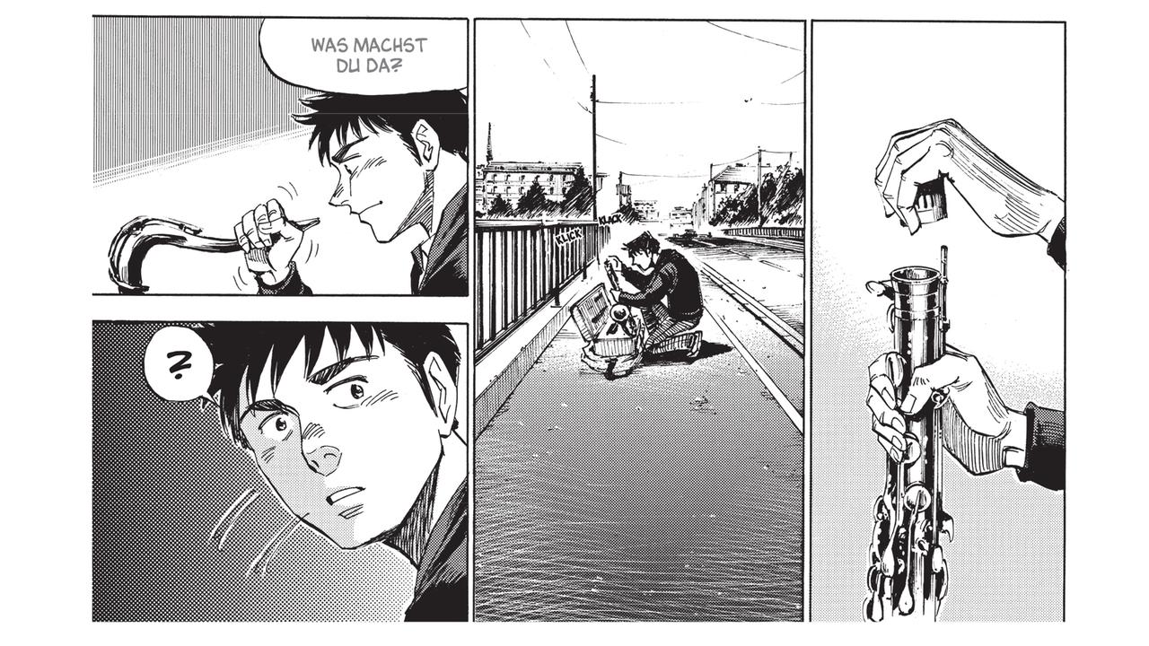 Ausschnitt aus dem Manga "Blue Giant Supreme": Ein japanischer Junge baut auf der Straße sein Tenorsaxophon zusammen. Ausschnitt aus dem Manga "Blue Giant Supreme": Ein japanischer Junge baut auf der Straße sein Tenorsaxophon zusammen.