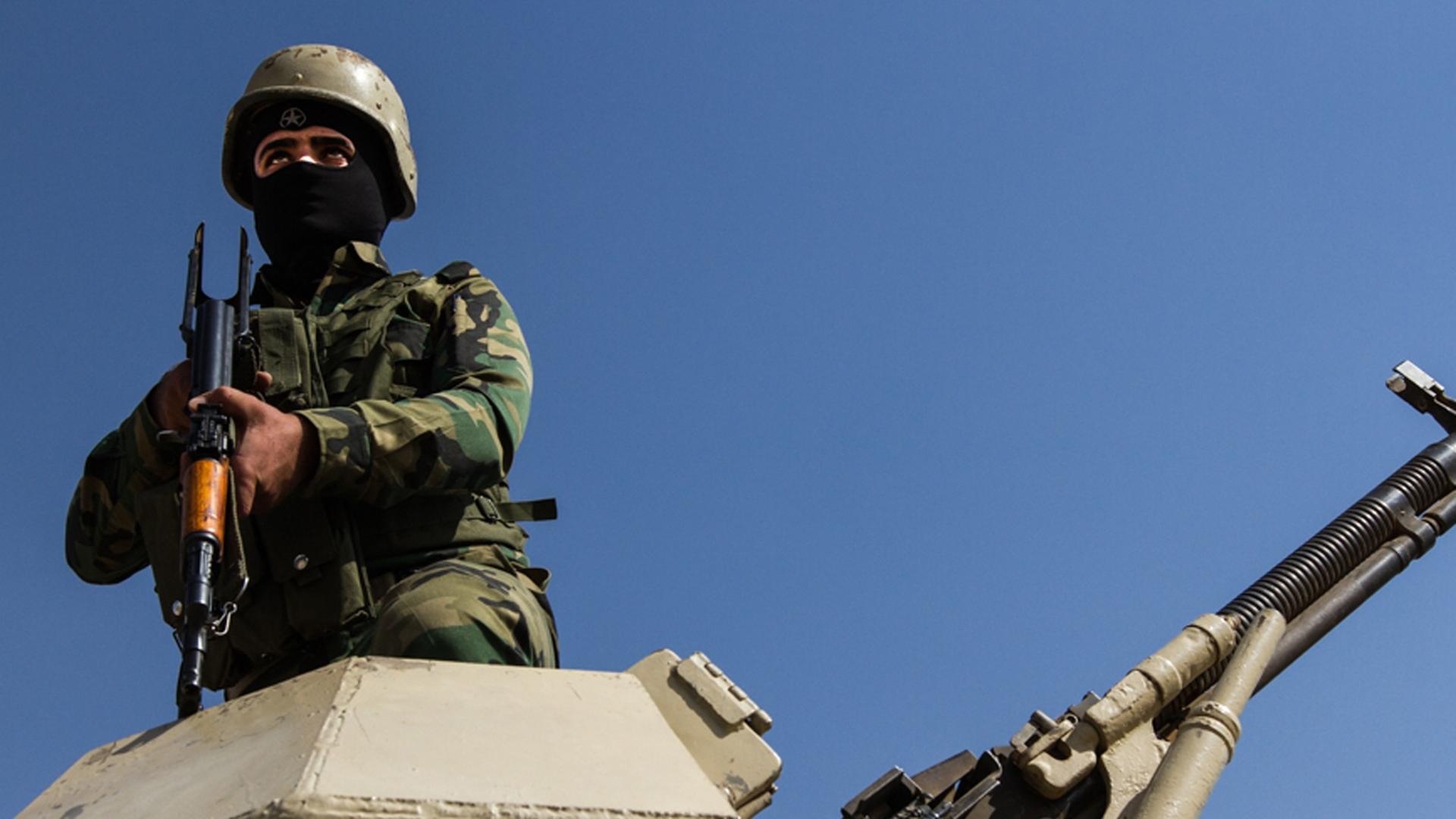 Ein Soldat aus der Einheit von der kurdischen Peschmerga Ein Soldat aus der Einheit von der kurdischen Peschmerga